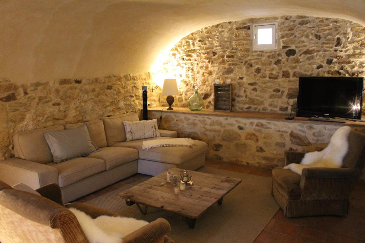 Mas Les Romarins, 10 Min D'Uzes, Piscine Et Grand Jardin Clos, Jeux, Nid De Repos Et Base Pour Activites Dans Le Gard (Adults Only) 외부 사진